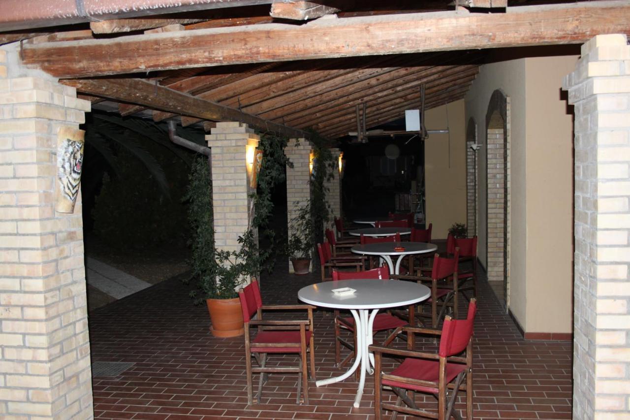 Country-House Pecora Nera Pensionat Mosciano SantʼAngelo Exteriör bild