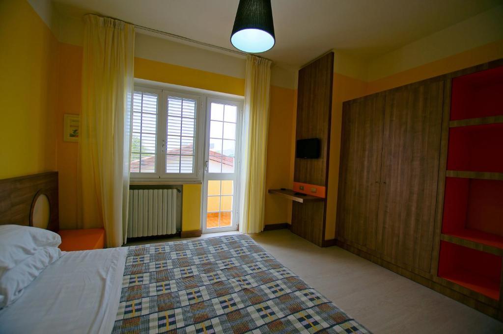 Country-House Pecora Nera Pensionat Mosciano SantʼAngelo Rum bild